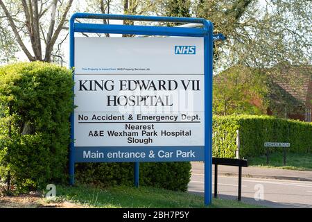 Windsor, Berkshire, Großbritannien. April 2020. Das Hospial von König Edward VII. Ergreift zusätzliche Vorsichtsmaßnahmen, um sein Personal gegen Covid-19 zu schützen. Jeder, der ins Krankenhaus kommt, wird bei der Ankunft im speziell eingerichteten Windsor Primary Care Center auf dem Parkplatz untersucht, um sein Risikoniveau zu beurteilen, bevor er in das Krankenhaus eingelassen wird. Besucher des Krankenhauses sind derzeit außer in Ausnahmefällen nicht gestattet. Kredit: Maureen McLean/Alamy Stockfoto