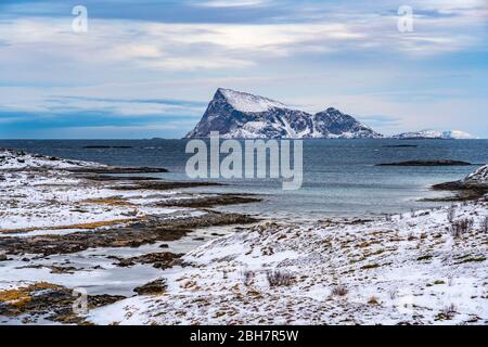 Idyllische Winterlandschaft auf dem Sommarøy-Archipel idyllische Winterlandschaft auf dem Sommarøy-Archipel im Norden Norwegens, nahe Tromsoe Stockfoto