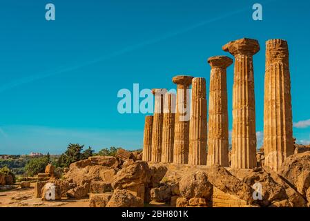Valle dei Templi (Tal der Tempel) ist eine archäologische Stätte mit Ruinen aus dem antiken Griechenland, in der sizilianischen Region Agrigento, Sizilien Stockfoto