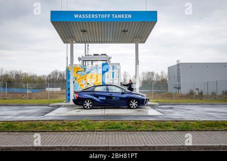 03.04.2020, Herten, Nordrhein-Westfalen, Deutschland - Wasserstoffauto betankt Wasserstoff an der H2-Wasserstoffstation. 00X200403D033CAROEX.JPG [MODELLFREIGABE: YE Stockfoto
