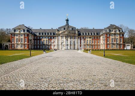 06.04.2020, Münster, Nordrhein-Westfalen, Deutschland - Universität Münster, Westfälische Wilhelms-Universität im Fürstbischof-Schloss Münster Stockfoto