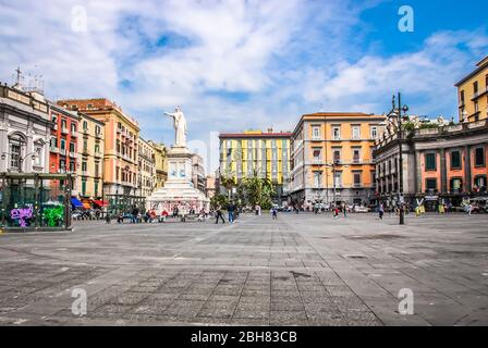 Piazza Dante ist ein großer öffentlicher Platz in Neapel, Italien Stockfoto