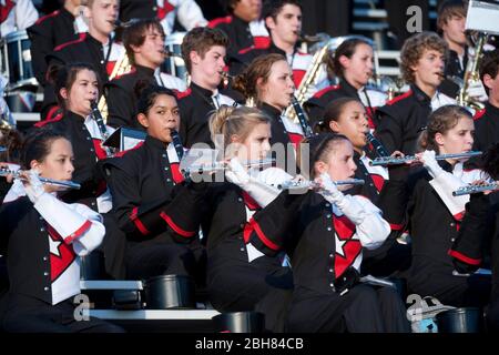 Austin, Texas, USA, 29. September 2009: Studenten treten beim jährlichen Marching Band Festival für High Schools in der Umgebung von Austin auf. ©Bob Daemmrich Stockfoto
