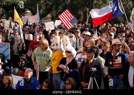 Austin Texas USA, 16. Januar 2009: Eine Koalition von Tea-Party-Gruppen, die verschiedene Ursachen befürworten, versammelten sich gegen Demokraten und US-Präsident Barack Obama im Texas Capitol. Die Veranstaltung findet eine Woche nach der Absage einer Konferenz zur Teeparty im Februar in San Antonio statt, bei der Sarah Palin als Sprecherin teilnehmen sollte. ©Bob Daemmrich Stockfoto