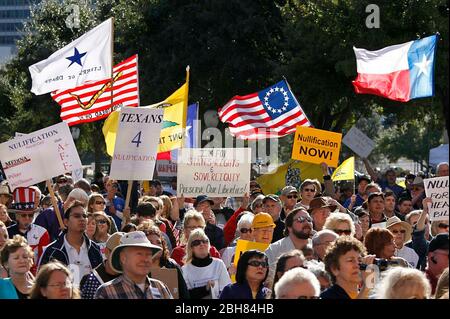 Austin Texas USA, 16. Januar 2009: Eine Koalition von Tea-Party-Gruppen, die verschiedene Ursachen befürworten, versammelten sich gegen Demokraten und US-Präsident Barack Obama im Texas Capitol. Die Veranstaltung findet eine Woche nach der Absage einer Konferenz zur Teeparty im Februar in San Antonio statt, bei der Sarah Palin als Sprecherin teilnehmen sollte. ©Bob Daemmrich Stockfoto