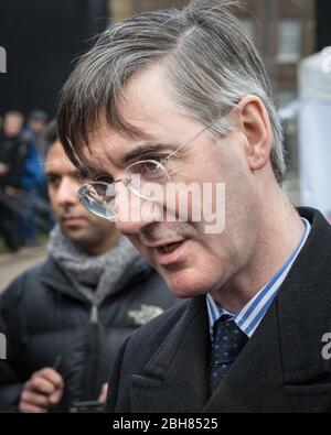 Jacob Rees-Mogg, Abgeordneter, Konservative Partei, britischer Politiker, Abgeordneter des Parlaments North East Somerset, interviewt Stockfoto