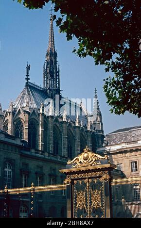 Saint Chapelle und vergoldetes Tor des Palais de Justice, Oktober 1983, Paris, Frankreich Stockfoto