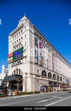 Japan, Honshu, Tokyo, Asakusa, Asakusa Station und Matsuya Kaufhaus Stockfoto