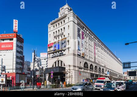 Japan, Honshu, Tokyo, Asakusa, Asakusa Station und Matsuya Kaufhaus Stockfoto