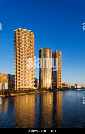 Japan, Honshu, Tokio, Toyosu, Waterfront Shinonome High-rise Apartments Stockfoto
