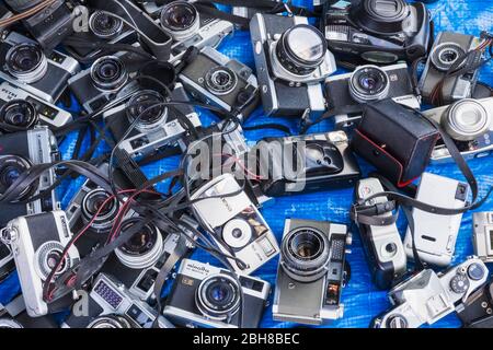 Japan, Honshu, Tokio, Shinagawa, Ohi Pferderennbahn Flohmarkt, Anzeige der klassische Kameras Stockfoto