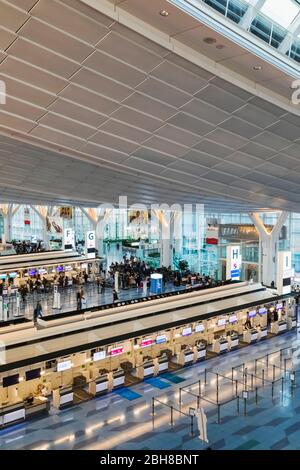 Japan, Honshu, Tokyo, Haneda Flughafen International Terminal, Abreise, Check-in-Schalter Stockfoto