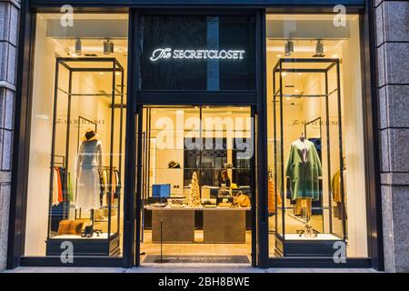 Japan, Honshu, Tokyo, Marunouchi, Nakadori Street, der Secretcloset Womenswear Store Stockfoto