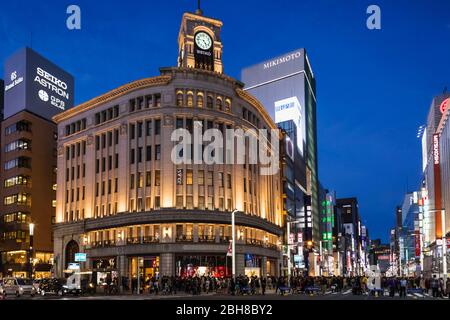 Japan, Honshu, Tokyo, Ginza, Ginza Yonchome Kreuzung, die Wako und Mikimoto Gebäude Stockfoto
