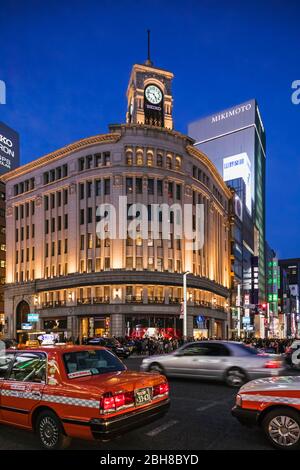 Japan, Honshu, Tokyo, Ginza, Ginza Yonchome Kreuzung, die Wako und Mikimoto Gebäude Stockfoto