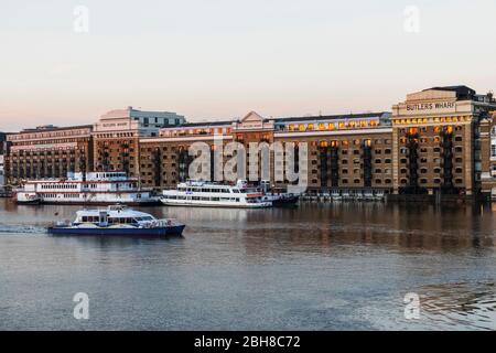 England, London, Southwark, Shad Thames, Butlers Wharf Riverside Apartments Stockfoto
