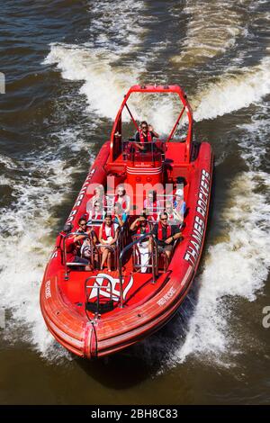 England, London, Thames Raketen Schnellboot mit Passagieren auf Themse Stockfoto