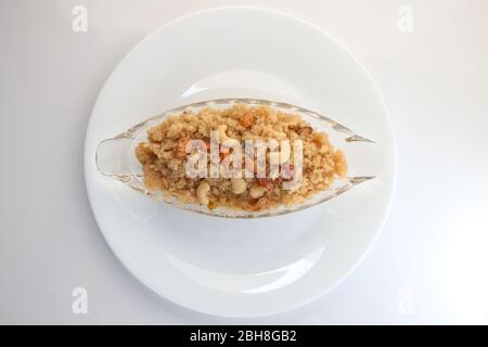 Indisches Süßgericht. Rajasthani Moong Dal Halwa oder Suji ka Halwa Stockfoto