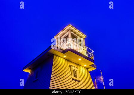 Kanada, Nova Scotia, Liverpool, Fort Point Lighthouse, Dämmerung Stockfoto