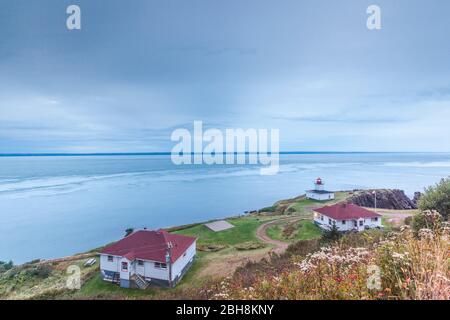 Kanada, Nova Scotia, Advocate Harbour, Cape d'Or Lighthouse in der Bucht von Fundy, Dämmerung Stockfoto