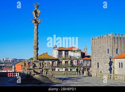 Der sogenannte Pelourinho do Porto, Pranger of Porto, eine Kopie einer Säule aus dem 17. Jahrhundert, die in der Nähe steht, aus dem 20. Jahrhundert (1945) Stockfoto