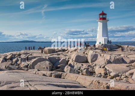 Kanada, Nova Scotia, Peggy's Cove, Fischerdorf an der Atlantikküste, Peggy's Cove Leuchtturm Stockfoto