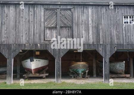 Badewanne, Maine, USA: Beispiele für kleine Fischerboote auf Anzeige in der James Richard Jewett Gebäude an der Maine Maritime Museum. Stockfoto