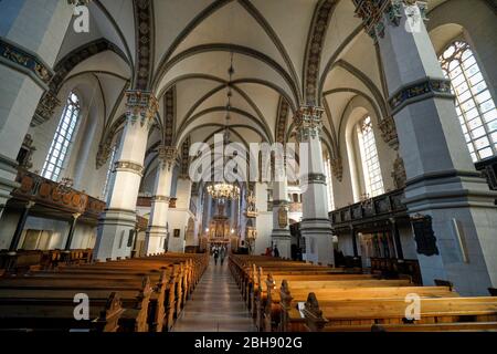 Deutschland, Niedersachsen, Wolfenbüttel, Marienkirche, innen, Blick zum Altar Stockfoto