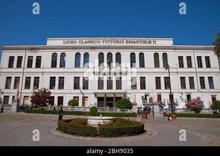 Palermo, Altstadt, Platz vor der Kathedrale von Maria Santissima Assunta, Liceo Classico Vittorio Emanuele II Stockfoto