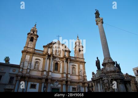 Palermo, Altstadt, Via Roma, Piazza San Domenico, Chiesa San Domenico, davor die Säule von San Domenico Stockfoto