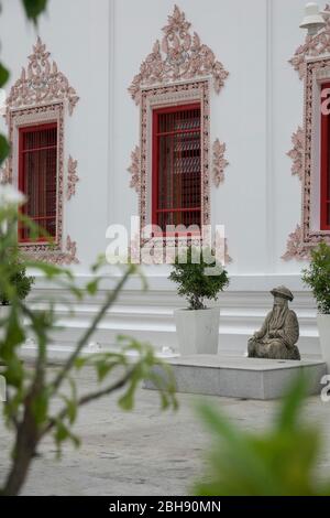 Detailansicht des Tempels von Wat Traimit Stockfoto