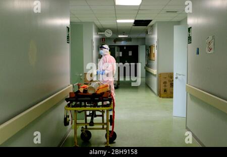 VAIO di Fidenza Hospital (Parma) zu Beginn der Pandemie in Covid-19 mit Resuscitationen, Intensivstation und Respirationstrahapiemedizin nur redaktionelle Verwendung Stockfoto