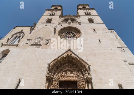 Italien, Mezzogiorno, Apulien / Apulien, Murge, Altamura, Kathedrale Santa Maria Assunta, Hauptportal Stockfoto