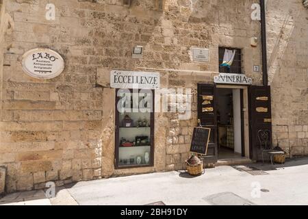 Italien, Mezzogiorno, Apulien / Apulien, Murge, Altamura, Weinladen Stockfoto