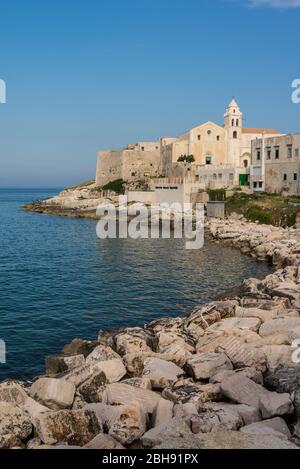 Italien, Mezzogiorno, Apulien / Apulien, Provinz Foggia, Gargano, italienische Adriaküste, Blick auf Vieste Stockfoto