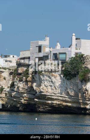 Italien, Mezzogiorno, Apulien / Apulien, Provinz Foggia, Gargano, italienische Adriaküste, Vieste, Blick vom Ausflugsboot auf Vieste Stockfoto