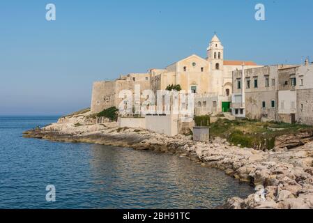 Italien, Mezzogiorno, Apulien / Apulien, Provinz Foggia, Gargano, italienische Adriaküste, Blick auf Vieste Stockfoto