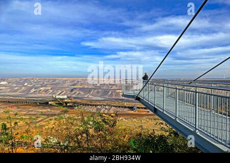 Aussichtspunkt im Tagebau Garzweiler bei Jackerath, Rheinisches Braunkohlefeld, Nordrhein-Westfalen, Deutschland Stockfoto