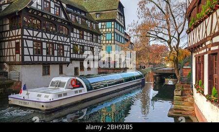 Fachwerkhäuser an der Ill, Petite France, Straßburg, Elsass, Frankreich Stockfoto