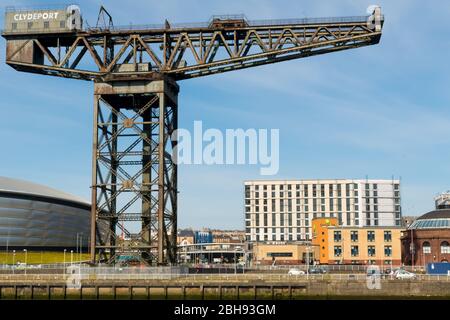 Dieser titan-Kran am Ufer des Flusses Clyde in Glasgow ist lokal als Finnieston Crane bekannt. Stockfoto