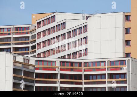 Hochhaus in der Mitte. Fensterfront, Bezirk Linden-Mitte, Hannover, Niedersachsen, Deutschland, Europa Stockfoto