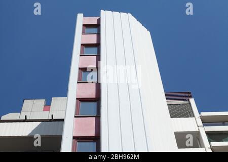 Hochhaus in der Mitte. Fensterfront, Bezirk Linden-Mitte, Hannover, Niedersachsen, Deutschland, Europa Stockfoto