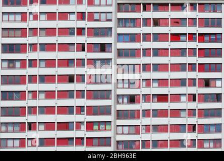 Hochhaus in der Mitte. Fensterfront, Bezirk Linden-Mitte, Hannover, Niedersachsen, Deutschland, Europa Stockfoto