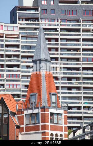 Alter Turm, Wolkenkratzer Ihme Zentrum. Fensterfront, Bezirk Linden-Mitte, Hannover, Niedersachsen, Deutschland, Europa Stockfoto