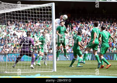 DUBLIN, REP OF IRELAND. Wayne Rooney aus England führt beim internationalen Freundschaftsspiel zwischen der Republik Irland und England im Aviva Stadium, Dublin, Irland am Sonntag, den 7. Juni 2015, ins Tor (Quelle: MI News) Stockfoto