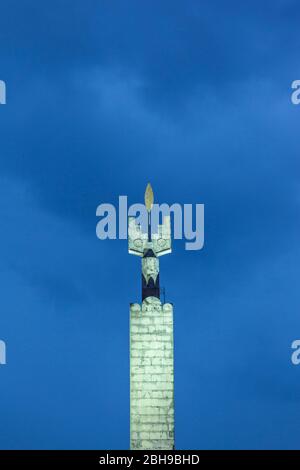 Armenien, Yerevan, sowjetischen Denkmal für 50 Jahre der sowjetischen Armenien, Dämmerung Stockfoto