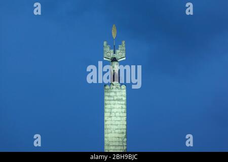 Armenien, Yerevan, sowjetischen Denkmal für 50 Jahre der sowjetischen Armenien, Dämmerung Stockfoto