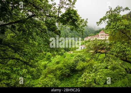 Armenien, Schweiz von Armenien, Haghartsin, Kloster Haghartsin, Außen, Frühling Stockfoto