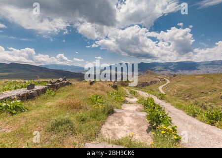 Armenien, Kraljevo, Tanahati Kloster aus dem 13. Jahrhundert, Kloster Straße Stockfoto