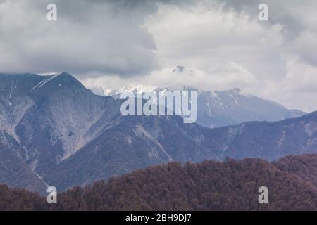 Aserbaidschan, Qabala, Gabala, Tufandag Seilbahn, Seilbahn auf 1920 Meter, mit Blick auf den Kaukasus, Feder Stockfoto